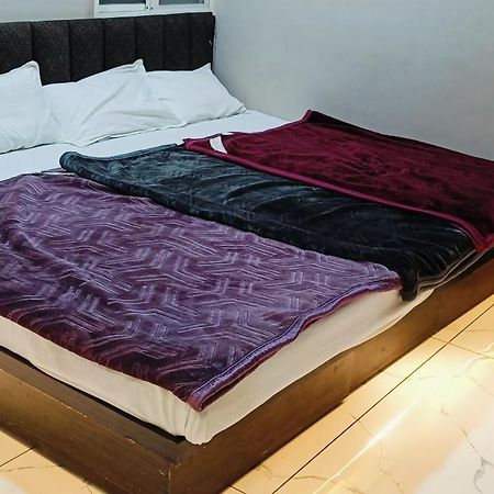 Hotel Rainbow Ujjain Bagian luar foto