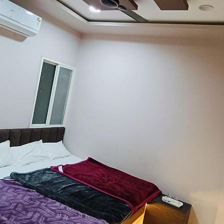 Hotel Rainbow Ujjain Bagian luar foto