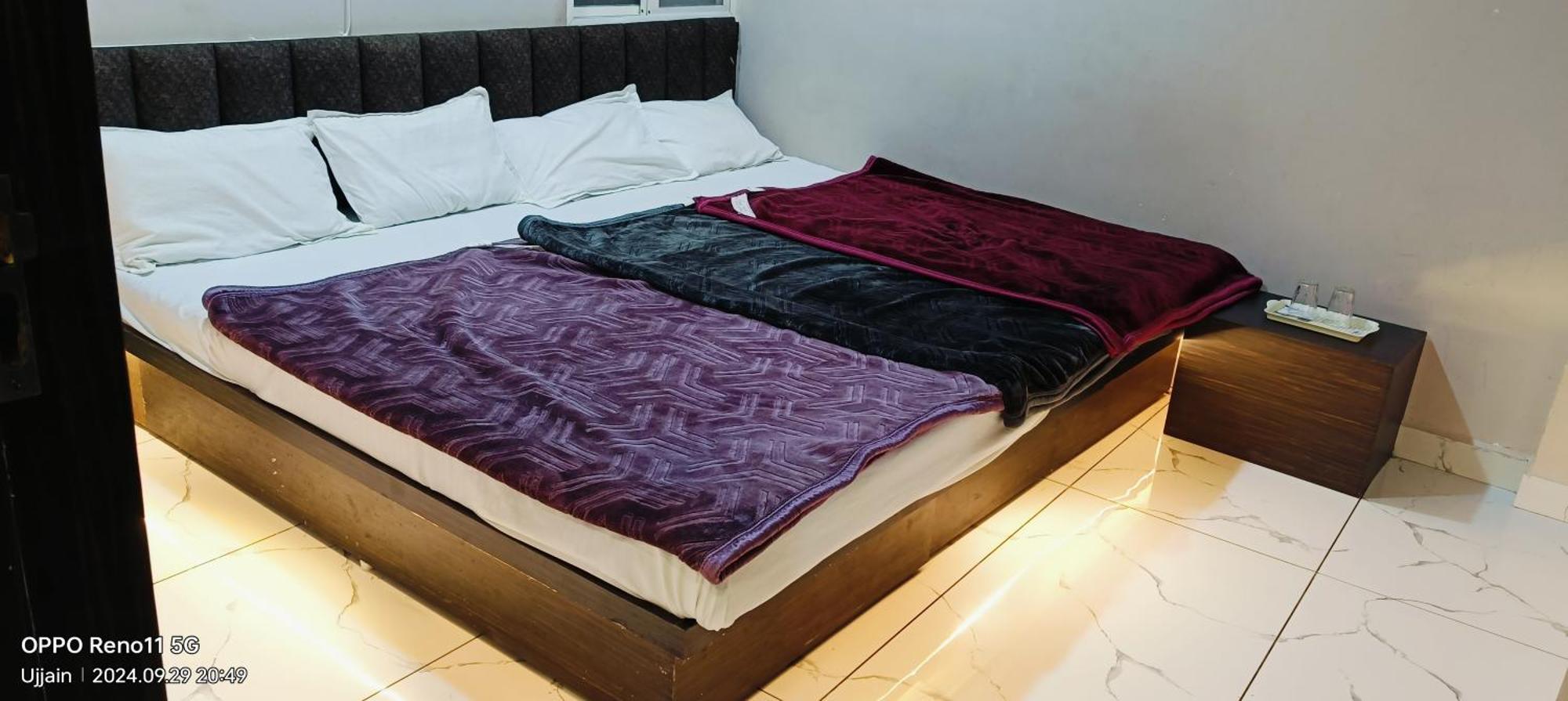 Hotel Rainbow Ujjain Bagian luar foto