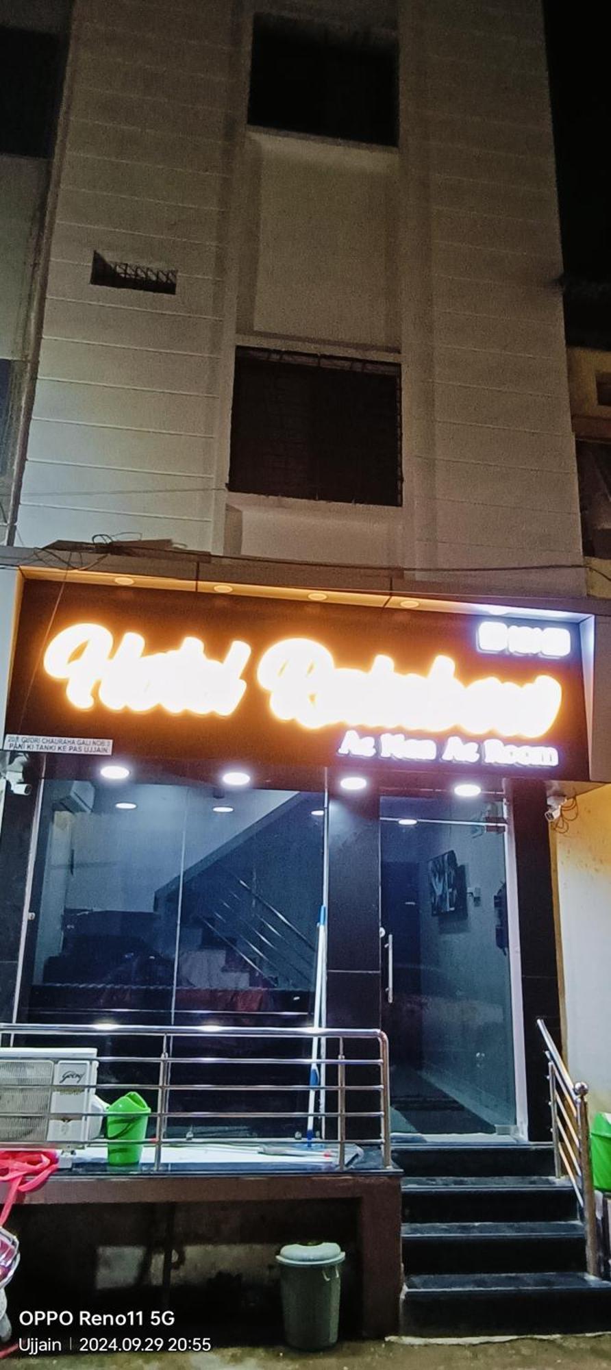 Hotel Rainbow Ujjain Bagian luar foto