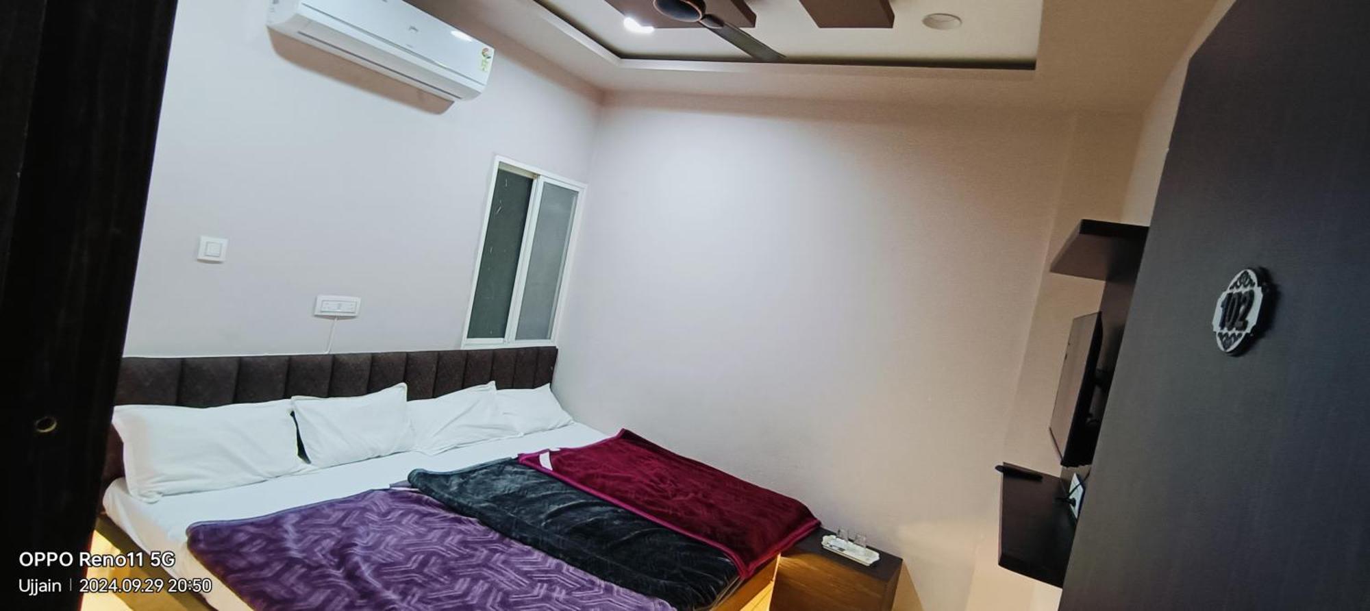Hotel Rainbow Ujjain Bagian luar foto